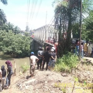 Tim Gabungan Polsek Muara Beliti Sigap Cek TKP Korban Diduga Jatuh ke Sungai Beliti Terbawa Arus