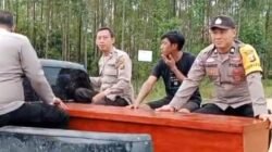 Polsek BTS Ulu Polres Musi Rawas Terapkan “Polri Untuk Masyarakat”, Bantu Warga Evakuasi Jenazah Terhambat Luapan Air